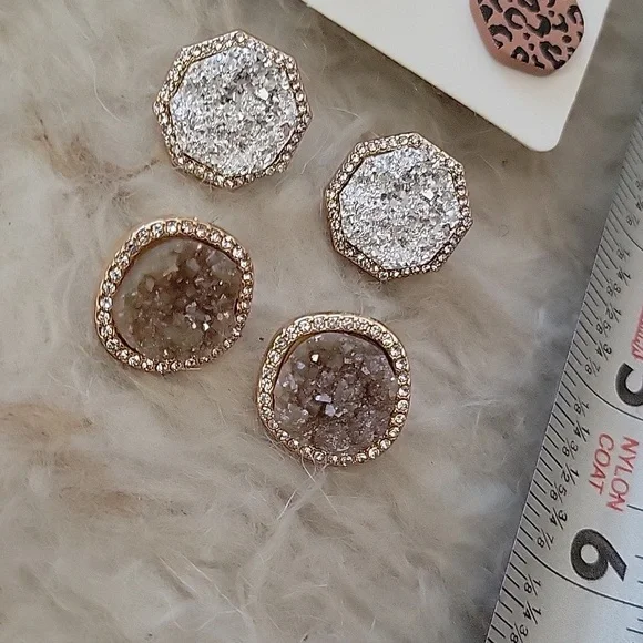 2/$15 Geometric Stud Earring - Picture 4 of 5